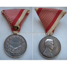 Medaile - Stříbrná medaile FORTITVDINI Karel I. Ag stříbrná na původní vojenské stuze, 30mm průměr